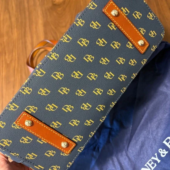 NWT Dooney & Bourke “Greta Lilliana” tote and pouch